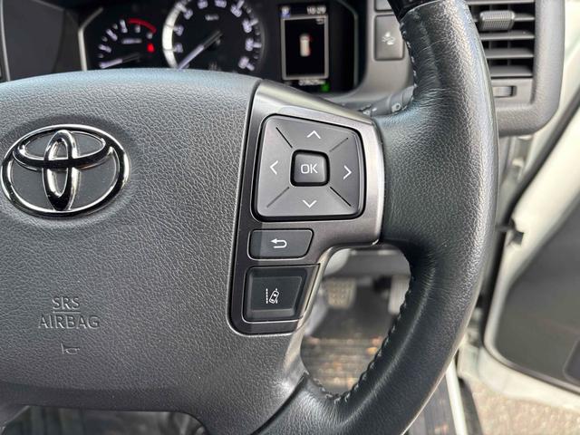 ハイエースバン スーパーＧＬ　ダークプライムＩＩ　ＥＴＣ　バックカメラ　ナビ　ＴＶ　クリアランスソナー　レーンアシスト　衝突被害軽減システム　両側電動スライドドア　オートマチックハイビーム　オートライト　アルミホイール　スマートキー　後席モニター（4枚目）