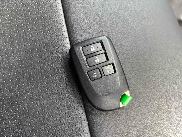 ハイエースバン スーパーＧＬ　ダークプライムＩＩ　ＥＴＣ　バックカメラ　ナビ　ＴＶ　クリアランスソナー　レーンアシスト　衝突被害軽減システム　両側電動スライドドア　オートマチックハイビーム　オートライト　アルミホイール　スマートキー　後席モニター（12枚目）