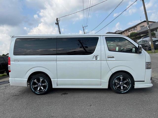 ハイエースバン スーパーＧＬ　ダークプライムＩＩ　ＥＴＣ　バックカメラ　ナビ　ＴＶ　クリアランスソナー　レーンアシスト　衝突被害軽減システム　両側電動スライドドア　オートマチックハイビーム　オートライト　アルミホイール　スマートキー　後席モニター（18枚目）