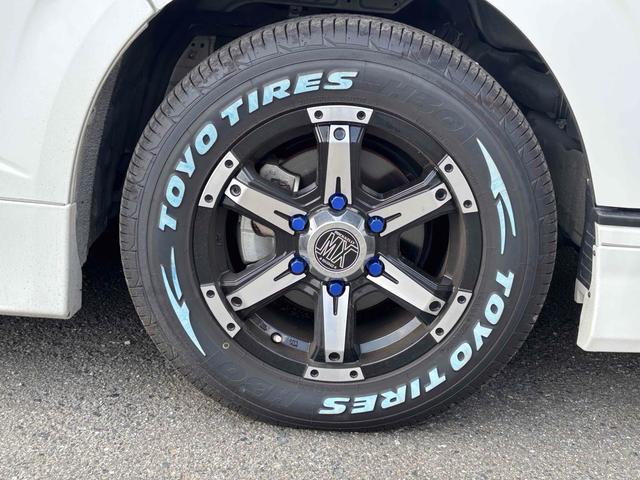 ハイエースバン スーパーＧＬ　ダークプライムＩＩ　ＥＴＣ　バックカメラ　ナビ　ＴＶ　クリアランスソナー　レーンアシスト　衝突被害軽減システム　両側電動スライドドア　オートマチックハイビーム　オートライト　アルミホイール　スマートキー　後席モニター（30枚目）