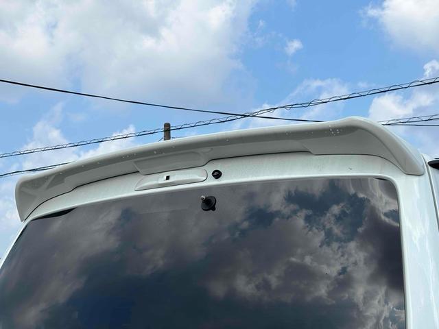 ハイエースバン スーパーＧＬ　ダークプライムＩＩ　ＥＴＣ　バックカメラ　ナビ　ＴＶ　クリアランスソナー　レーンアシスト　衝突被害軽減システム　両側電動スライドドア　オートマチックハイビーム　オートライト　アルミホイール　スマートキー　後席モニター（36枚目）