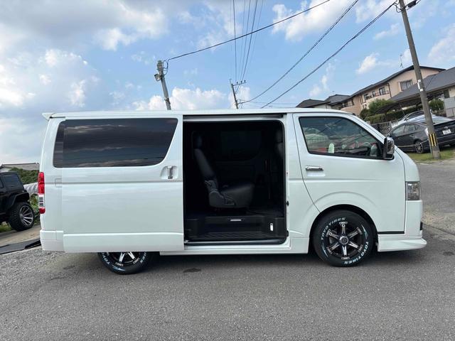 ハイエースバン スーパーＧＬ　ダークプライムＩＩ　ＥＴＣ　バックカメラ　ナビ　ＴＶ　クリアランスソナー　レーンアシスト　衝突被害軽減システム　両側電動スライドドア　オートマチックハイビーム　オートライト　アルミホイール　スマートキー　後席モニター（43枚目）