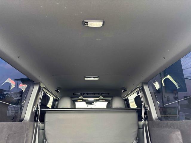 ハイエースバン スーパーＧＬ　ダークプライムＩＩ　ＥＴＣ　バックカメラ　ナビ　ＴＶ　クリアランスソナー　レーンアシスト　衝突被害軽減システム　両側電動スライドドア　オートマチックハイビーム　オートライト　アルミホイール　スマートキー　後席モニター（45枚目）