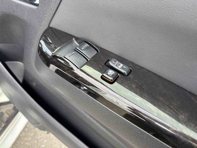 ハイエースバン スーパーＧＬ　ダークプライムＩＩ　ＥＴＣ　バックカメラ　ナビ　ＴＶ　クリアランスソナー　レーンアシスト　衝突被害軽減システム　両側電動スライドドア　オートマチックハイビーム　オートライト　アルミホイール　スマートキー　後席モニター（53枚目）