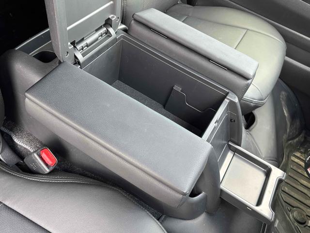 ハイエースバン スーパーＧＬ　ダークプライムＩＩ　ＥＴＣ　バックカメラ　ナビ　ＴＶ　クリアランスソナー　レーンアシスト　衝突被害軽減システム　両側電動スライドドア　オートマチックハイビーム　オートライト　アルミホイール　スマートキー　後席モニター（71枚目）