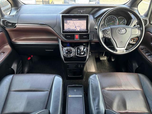 エスクァイア ハイブリッドＧｉ　ＥＴＣ　バックカメラ　ナビ　ＴＶ　オートクルーズコントロール　両側電動スライドドア　オートライト　ＬＥＤヘッドランプ　スマートキー　アイドリングストップ　電動格納ミラー　シートヒーター　３列シート（2枚目）