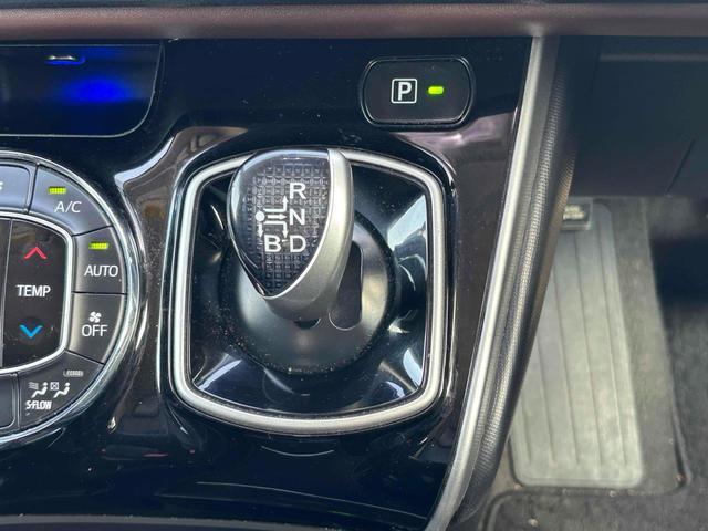 エスクァイア ハイブリッドＧｉ　ＥＴＣ　バックカメラ　ナビ　ＴＶ　オートクルーズコントロール　両側電動スライドドア　オートライト　ＬＥＤヘッドランプ　スマートキー　アイドリングストップ　電動格納ミラー　シートヒーター　３列シート（8枚目）