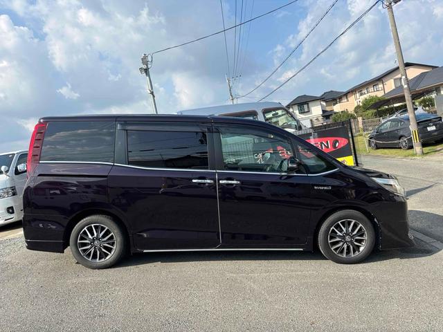 エスクァイア ハイブリッドＧｉ　ＥＴＣ　バックカメラ　ナビ　ＴＶ　オートクルーズコントロール　両側電動スライドドア　オートライト　ＬＥＤヘッドランプ　スマートキー　アイドリングストップ　電動格納ミラー　シートヒーター　３列シート（17枚目）