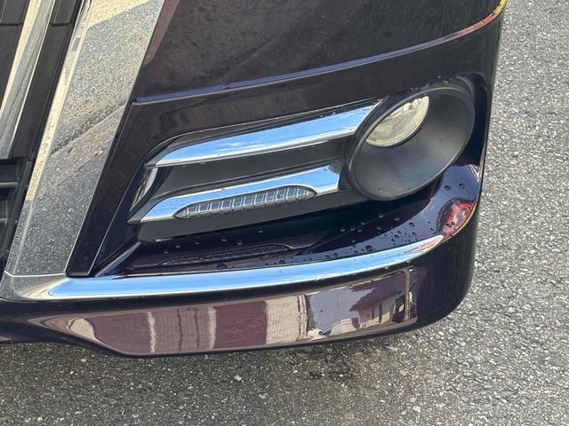 エスクァイア ハイブリッドＧｉ　ＥＴＣ　バックカメラ　ナビ　ＴＶ　オートクルーズコントロール　両側電動スライドドア　オートライト　ＬＥＤヘッドランプ　スマートキー　アイドリングストップ　電動格納ミラー　シートヒーター　３列シート（26枚目）