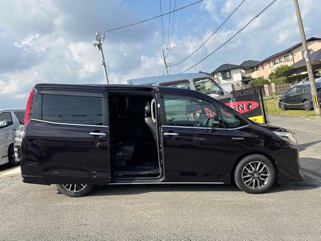 エスクァイア ハイブリッドＧｉ　ＥＴＣ　バックカメラ　ナビ　ＴＶ　オートクルーズコントロール　両側電動スライドドア　オートライト　ＬＥＤヘッドランプ　スマートキー　アイドリングストップ　電動格納ミラー　シートヒーター　３列シート（33枚目）