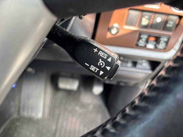 エスクァイア ハイブリッドＧｉ　ＥＴＣ　バックカメラ　ナビ　ＴＶ　オートクルーズコントロール　両側電動スライドドア　オートライト　ＬＥＤヘッドランプ　スマートキー　アイドリングストップ　電動格納ミラー　シートヒーター　３列シート（46枚目）