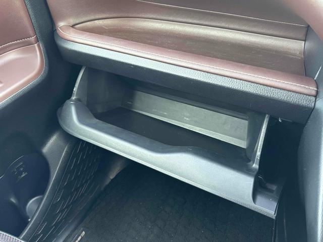 エスクァイア ハイブリッドＧｉ　ＥＴＣ　バックカメラ　ナビ　ＴＶ　オートクルーズコントロール　両側電動スライドドア　オートライト　ＬＥＤヘッドランプ　スマートキー　アイドリングストップ　電動格納ミラー　シートヒーター　３列シート（54枚目）