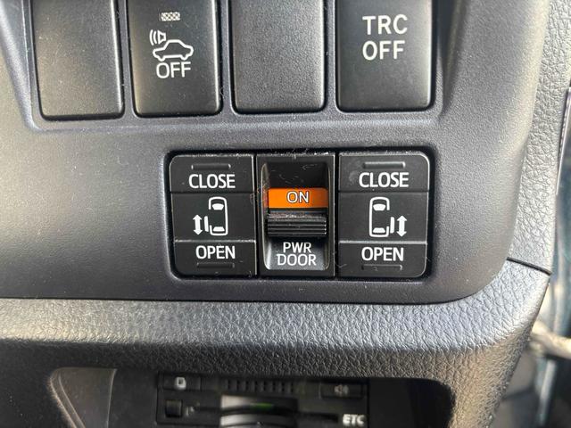 ヴォクシー ハイブリッドＶ　ＥＴＣ　バックカメラ　ナビ　ＴＶ　オートクルーズコントロール　両側電動スライドドア　オートライト　ＬＥＤヘッドランプ　エアロ　スマートキー　電動格納ミラー　シートヒーター　後席モニター　３列シート（8枚目）