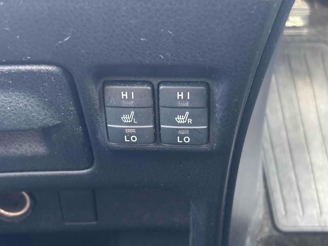 ヴォクシー ハイブリッドＶ　ＥＴＣ　バックカメラ　ナビ　ＴＶ　オートクルーズコントロール　両側電動スライドドア　オートライト　ＬＥＤヘッドランプ　エアロ　スマートキー　電動格納ミラー　シートヒーター　後席モニター　３列シート（9枚目）