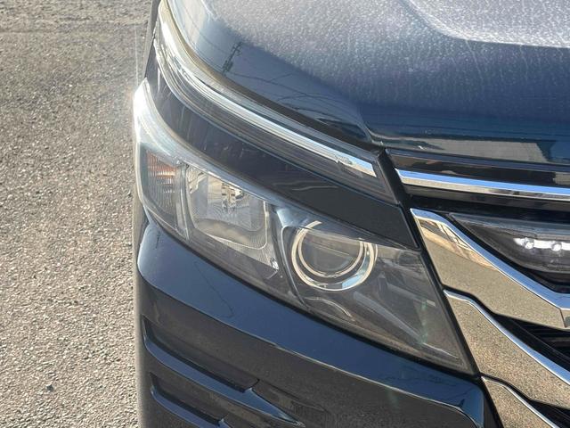 ヴォクシー ハイブリッドＶ　ＥＴＣ　バックカメラ　ナビ　ＴＶ　オートクルーズコントロール　両側電動スライドドア　オートライト　ＬＥＤヘッドランプ　エアロ　スマートキー　電動格納ミラー　シートヒーター　後席モニター　３列シート（21枚目）