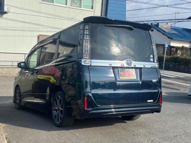 ヴォクシー ハイブリッドＶ　ＥＴＣ　バックカメラ　ナビ　ＴＶ　オートクルーズコントロール　両側電動スライドドア　オートライト　ＬＥＤヘッドランプ　エアロ　スマートキー　電動格納ミラー　シートヒーター　後席モニター　３列シート（30枚目）
