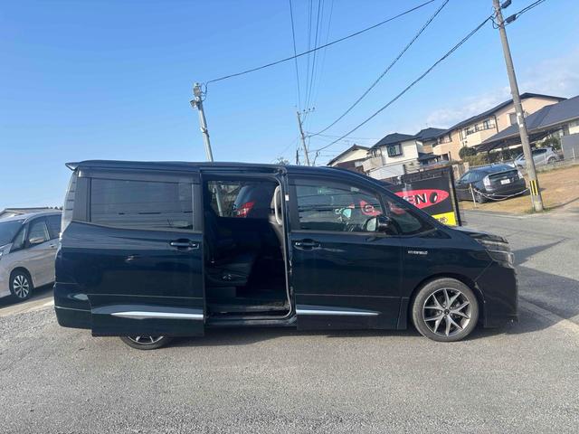 ヴォクシー ハイブリッドＶ　ＥＴＣ　バックカメラ　ナビ　ＴＶ　オートクルーズコントロール　両側電動スライドドア　オートライト　ＬＥＤヘッドランプ　エアロ　スマートキー　電動格納ミラー　シートヒーター　後席モニター　３列シート（31枚目）