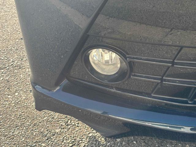 ヴォクシー ハイブリッドＶ　ＥＴＣ　バックカメラ　ナビ　ＴＶ　オートクルーズコントロール　両側電動スライドドア　オートライト　ＬＥＤヘッドランプ　エアロ　スマートキー　電動格納ミラー　シートヒーター　後席モニター　３列シート（33枚目）