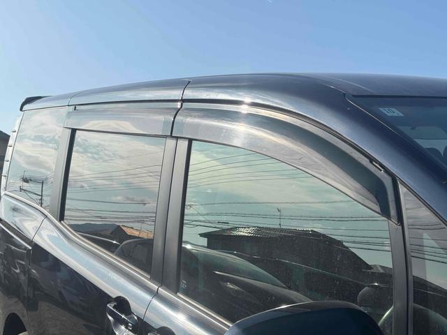 ヴォクシー ハイブリッドＶ　ＥＴＣ　バックカメラ　ナビ　ＴＶ　オートクルーズコントロール　両側電動スライドドア　オートライト　ＬＥＤヘッドランプ　エアロ　スマートキー　電動格納ミラー　シートヒーター　後席モニター　３列シート（36枚目）