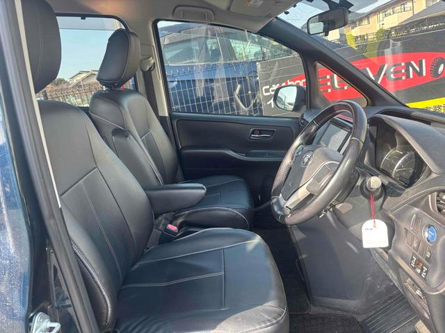 ヴォクシー ハイブリッドＶ　ＥＴＣ　バックカメラ　ナビ　ＴＶ　オートクルーズコントロール　両側電動スライドドア　オートライト　ＬＥＤヘッドランプ　エアロ　スマートキー　電動格納ミラー　シートヒーター　後席モニター　３列シート（40枚目）