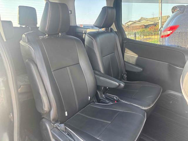 ヴォクシー ハイブリッドＶ　ＥＴＣ　バックカメラ　ナビ　ＴＶ　オートクルーズコントロール　両側電動スライドドア　オートライト　ＬＥＤヘッドランプ　エアロ　スマートキー　電動格納ミラー　シートヒーター　後席モニター　３列シート（41枚目）