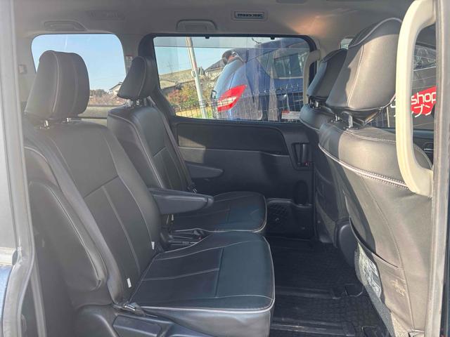 ヴォクシー ハイブリッドＶ　ＥＴＣ　バックカメラ　ナビ　ＴＶ　オートクルーズコントロール　両側電動スライドドア　オートライト　ＬＥＤヘッドランプ　エアロ　スマートキー　電動格納ミラー　シートヒーター　後席モニター　３列シート（42枚目）