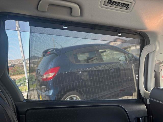 ヴォクシー ハイブリッドＶ　ＥＴＣ　バックカメラ　ナビ　ＴＶ　オートクルーズコントロール　両側電動スライドドア　オートライト　ＬＥＤヘッドランプ　エアロ　スマートキー　電動格納ミラー　シートヒーター　後席モニター　３列シート（47枚目）