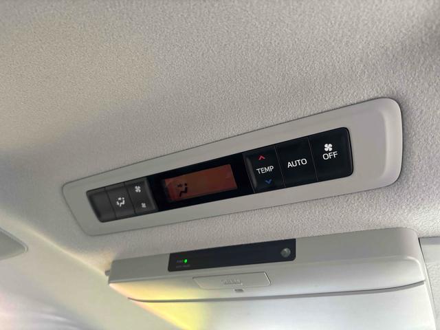 ヴォクシー ハイブリッドＶ　ＥＴＣ　バックカメラ　ナビ　ＴＶ　オートクルーズコントロール　両側電動スライドドア　オートライト　ＬＥＤヘッドランプ　エアロ　スマートキー　電動格納ミラー　シートヒーター　後席モニター　３列シート（48枚目）