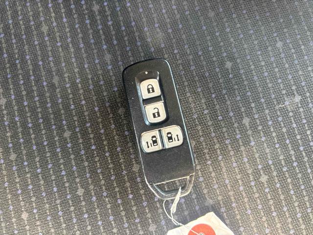 Ｎ－ＢＯＸ Ｇ　ターボＳＳパッケージ　ＥＴＣ　バックカメラ　両側電動スライドドア　ナビ　ＴＶ　オートクルーズコントロール　衝突被害軽減システム　オートライト　ＨＩＤ　スマートキー　アイドリングストップ　電動格納ミラー　シートヒーター（27枚目）