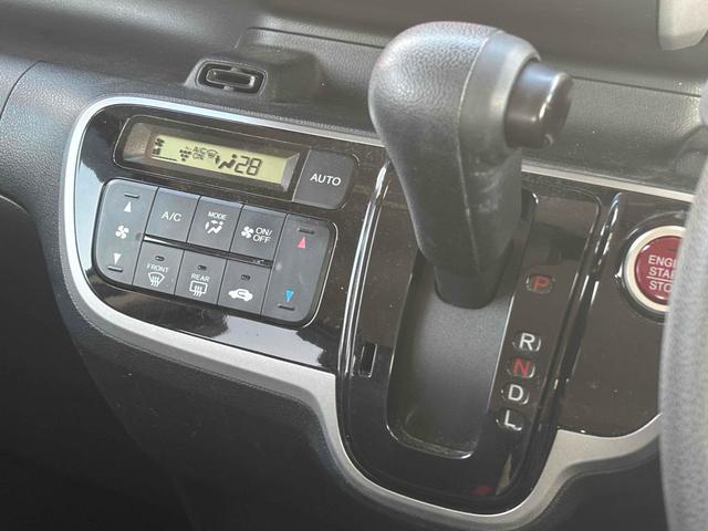 Ｎ－ＢＯＸカスタム Ｇ　両側スライド・片側電動　オートライト　ＨＩＤ　スマートキー　アイドリングストップ　電動格納ミラー　ベンチシート　ＣＶＴ　盗難防止システム　ＡＢＳ　ＥＳＣ　ＣＤ　ＵＳＢ　エアコン　パワーステアリング（6枚目）