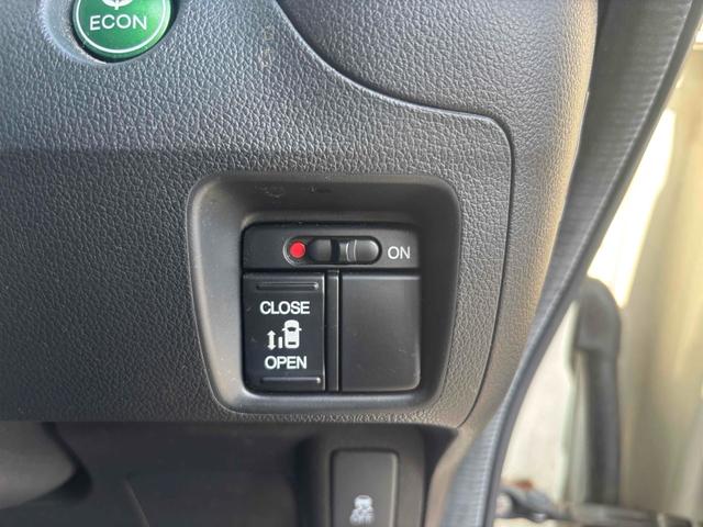 Ｎ－ＢＯＸカスタム Ｇ　両側スライド・片側電動　オートライト　ＨＩＤ　スマートキー　アイドリングストップ　電動格納ミラー　ベンチシート　ＣＶＴ　盗難防止システム　ＡＢＳ　ＥＳＣ　ＣＤ　ＵＳＢ　エアコン　パワーステアリング（8枚目）