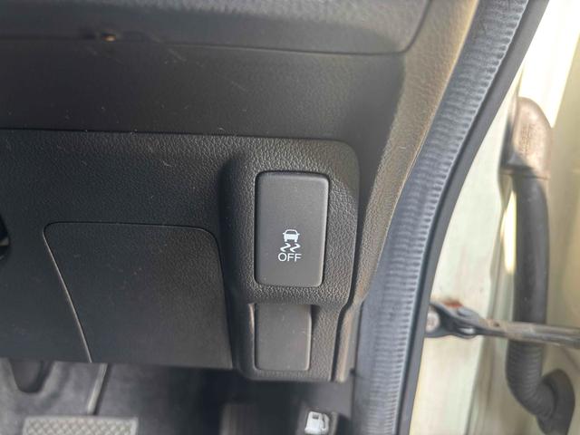 Ｎ－ＢＯＸカスタム Ｇ　両側スライド・片側電動　オートライト　ＨＩＤ　スマートキー　アイドリングストップ　電動格納ミラー　ベンチシート　ＣＶＴ　盗難防止システム　ＡＢＳ　ＥＳＣ　ＣＤ　ＵＳＢ　エアコン　パワーステアリング（9枚目）