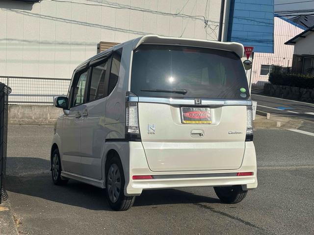 Ｎ－ＢＯＸカスタム Ｇ　両側スライド・片側電動　オートライト　ＨＩＤ　スマートキー　アイドリングストップ　電動格納ミラー　ベンチシート　ＣＶＴ　盗難防止システム　ＡＢＳ　ＥＳＣ　ＣＤ　ＵＳＢ　エアコン　パワーステアリング（17枚目）