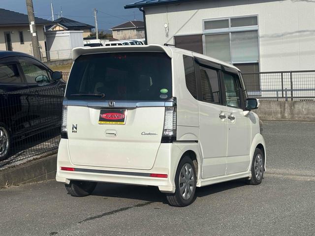 Ｎ－ＢＯＸカスタム Ｇ　両側スライド・片側電動　オートライト　ＨＩＤ　スマートキー　アイドリングストップ　電動格納ミラー　ベンチシート　ＣＶＴ　盗難防止システム　ＡＢＳ　ＥＳＣ　ＣＤ　ＵＳＢ　エアコン　パワーステアリング（23枚目）