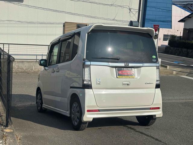 Ｎ－ＢＯＸカスタム Ｇ　両側スライド・片側電動　オートライト　ＨＩＤ　スマートキー　アイドリングストップ　電動格納ミラー　ベンチシート　ＣＶＴ　盗難防止システム　ＡＢＳ　ＥＳＣ　ＣＤ　ＵＳＢ　エアコン　パワーステアリング（24枚目）