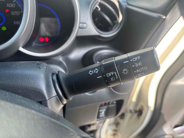 Ｎ－ＢＯＸカスタム Ｇ　両側スライド・片側電動　オートライト　ＨＩＤ　スマートキー　アイドリングストップ　電動格納ミラー　ベンチシート　ＣＶＴ　盗難防止システム　ＡＢＳ　ＥＳＣ　ＣＤ　ＵＳＢ　エアコン　パワーステアリング（28枚目）