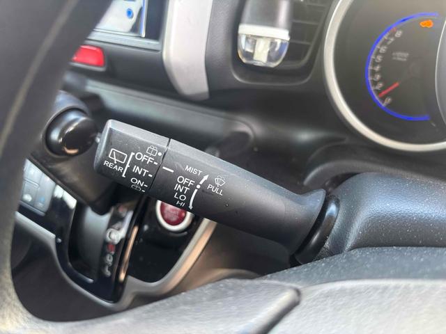 Ｎ－ＢＯＸカスタム Ｇ　両側スライド・片側電動　オートライト　ＨＩＤ　スマートキー　アイドリングストップ　電動格納ミラー　ベンチシート　ＣＶＴ　盗難防止システム　ＡＢＳ　ＥＳＣ　ＣＤ　ＵＳＢ　エアコン　パワーステアリング（29枚目）