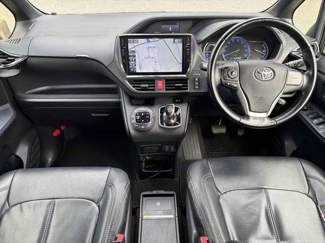 ヴォクシー ハイブリッドＶ　ワンオーナー　ＥＴＣ　バックカメラ　ナビ　ＴＶ　オートクルーズコントロール　両側スライド・片側電動　オートライト　ＬＥＤヘッドランプ　スマートキー　電動格納ミラー　シートヒーター　３列シート　ＣＶＴ（2枚目）