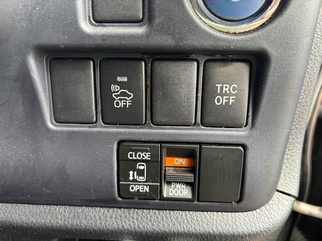 ヴォクシー ハイブリッドＶ　ワンオーナー　ＥＴＣ　バックカメラ　ナビ　ＴＶ　オートクルーズコントロール　両側スライド・片側電動　オートライト　ＬＥＤヘッドランプ　スマートキー　電動格納ミラー　シートヒーター　３列シート　ＣＶＴ（10枚目）