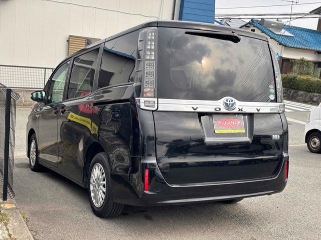 ヴォクシー ハイブリッドＶ　ワンオーナー　ＥＴＣ　バックカメラ　ナビ　ＴＶ　オートクルーズコントロール　両側スライド・片側電動　オートライト　ＬＥＤヘッドランプ　スマートキー　電動格納ミラー　シートヒーター　３列シート　ＣＶＴ（17枚目）