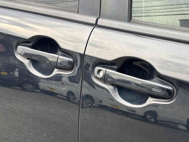 ヴォクシー ハイブリッドＶ　ワンオーナー　ＥＴＣ　バックカメラ　ナビ　ＴＶ　オートクルーズコントロール　両側スライド・片側電動　オートライト　ＬＥＤヘッドランプ　スマートキー　電動格納ミラー　シートヒーター　３列シート　ＣＶＴ（30枚目）