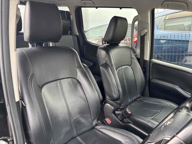 ヴォクシー ハイブリッドＶ　ワンオーナー　ＥＴＣ　バックカメラ　ナビ　ＴＶ　オートクルーズコントロール　両側スライド・片側電動　オートライト　ＬＥＤヘッドランプ　スマートキー　電動格納ミラー　シートヒーター　３列シート　ＣＶＴ（33枚目）