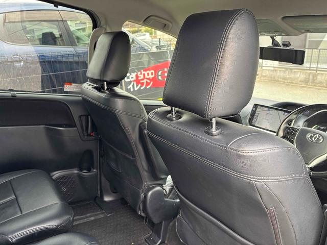 ヴォクシー ハイブリッドＶ　ワンオーナー　ＥＴＣ　バックカメラ　ナビ　ＴＶ　オートクルーズコントロール　両側スライド・片側電動　オートライト　ＬＥＤヘッドランプ　スマートキー　電動格納ミラー　シートヒーター　３列シート　ＣＶＴ（38枚目）