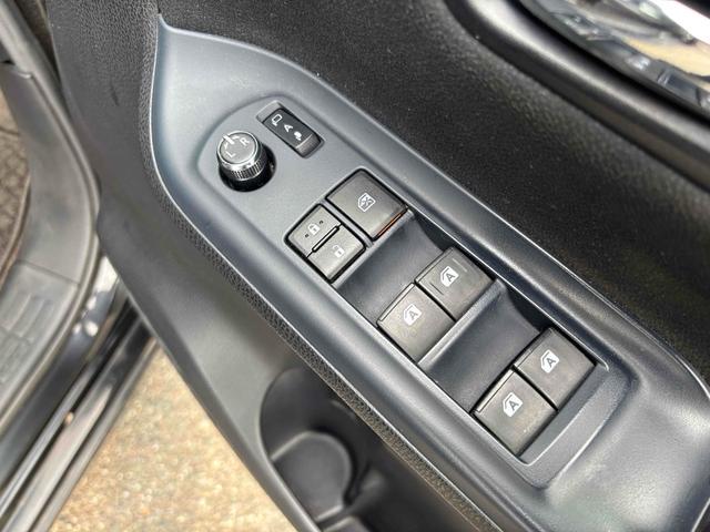 ヴォクシー ハイブリッドＶ　ワンオーナー　ＥＴＣ　バックカメラ　ナビ　ＴＶ　オートクルーズコントロール　両側スライド・片側電動　オートライト　ＬＥＤヘッドランプ　スマートキー　電動格納ミラー　シートヒーター　３列シート　ＣＶＴ（49枚目）