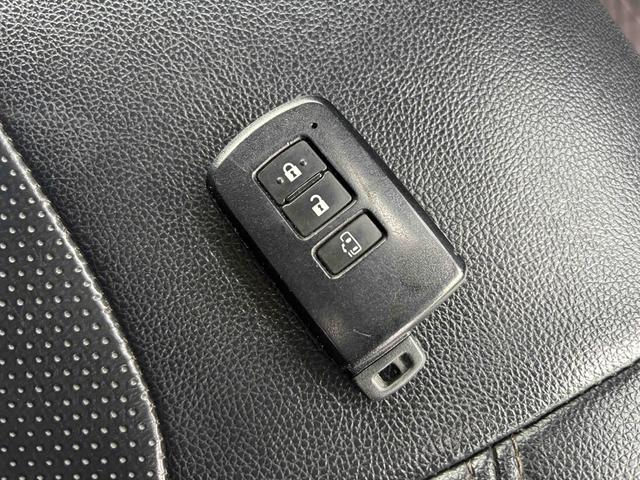 ヴォクシー ハイブリッドＶ　ワンオーナー　ＥＴＣ　バックカメラ　ナビ　ＴＶ　オートクルーズコントロール　両側スライド・片側電動　オートライト　ＬＥＤヘッドランプ　スマートキー　電動格納ミラー　シートヒーター　３列シート　ＣＶＴ（50枚目）