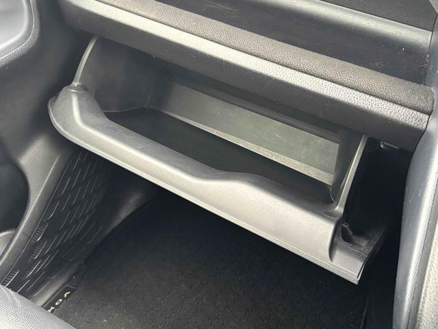 ヴォクシー ハイブリッドＶ　ワンオーナー　ＥＴＣ　バックカメラ　ナビ　ＴＶ　オートクルーズコントロール　両側スライド・片側電動　オートライト　ＬＥＤヘッドランプ　スマートキー　電動格納ミラー　シートヒーター　３列シート　ＣＶＴ（57枚目）