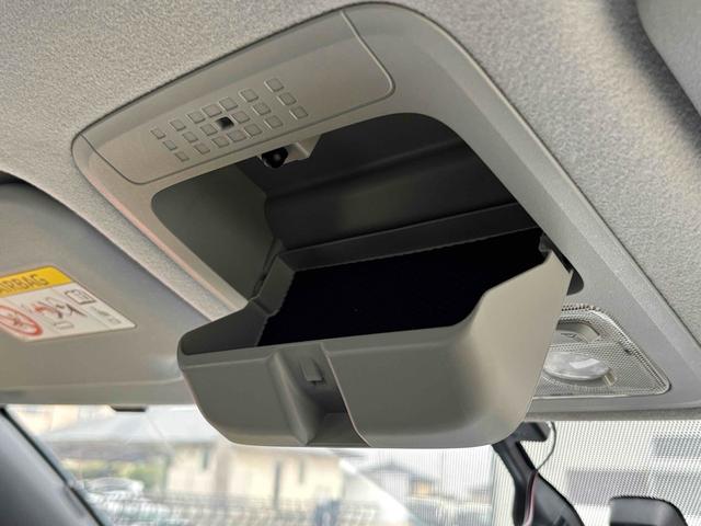 ヴォクシー ハイブリッドＶ　ワンオーナー　ＥＴＣ　バックカメラ　ナビ　ＴＶ　オートクルーズコントロール　両側スライド・片側電動　オートライト　ＬＥＤヘッドランプ　スマートキー　電動格納ミラー　シートヒーター　３列シート　ＣＶＴ（62枚目）