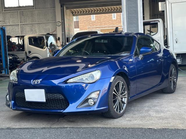 ８６ ＧＴリミテッド　ＥＴＣ　バックカメラ　ナビ　フルセグＴＶ　Ｂｌｕｅｔｏｏｔｈ　レーダー探知機　純正リヤスポイラー　シートヒーター　オートライト　ＨＩＤ　スマートキー　電動格納ミラー　アルミホイール　盗難防止システム（23枚目）