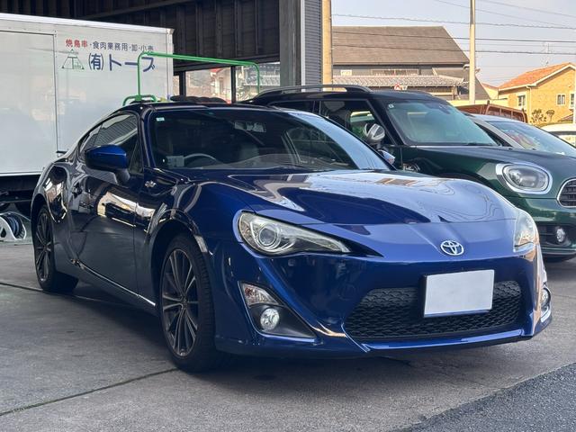 ８６ ＧＴリミテッド　ＥＴＣ　バックカメラ　ナビ　フルセグＴＶ　Ｂｌｕｅｔｏｏｔｈ　レーダー探知機　純正リヤスポイラー　シートヒーター　オートライト　ＨＩＤ　スマートキー　電動格納ミラー　アルミホイール　盗難防止システム（24枚目）