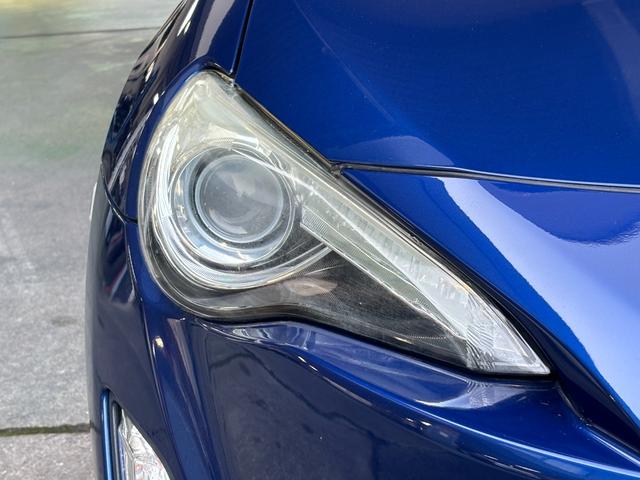 ８６ ＧＴリミテッド　ＥＴＣ　バックカメラ　ナビ　フルセグＴＶ　Ｂｌｕｅｔｏｏｔｈ　レーダー探知機　純正リヤスポイラー　シートヒーター　オートライト　ＨＩＤ　スマートキー　電動格納ミラー　アルミホイール　盗難防止システム（29枚目）